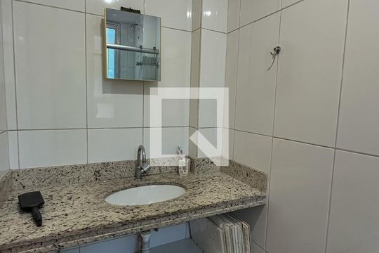 Banheiro da Suíte de apartamento à venda com 2 quartos, 68m² em Vila Amaral, Belo Horizonte