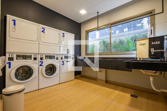 Lavanderia de kitnet/studio para alugar com 1 quarto, 26m² em Sumarezinho, São Paulo