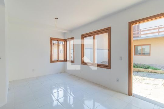 Sala de casa de condomínio à venda com 2 quartos, 130m² em Ipanema, Porto Alegre