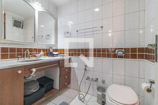 Banheiro da Suíte de apartamento para alugar com 3 quartos, 102m² em Santa Tereza, Porto Alegre