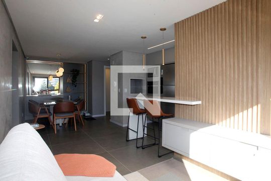 Sala de apartamento à venda com 3 quartos, 88m² em Petrópolis, Porto Alegre