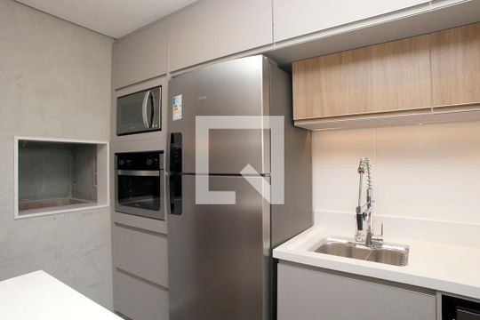 Cozinha + Área de Serviço de apartamento à venda com 3 quartos, 88m² em Petrópolis, Porto Alegre