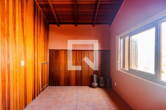 Sala 3 de casa à venda com 2 quartos, 300m² em Ipanema, Porto Alegre