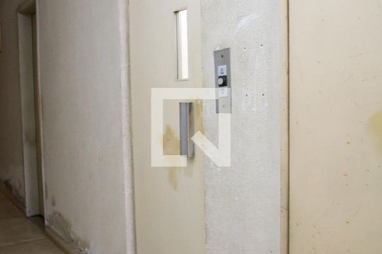 Portaria de apartamento para alugar com 2 quartos, 75m² em Lins de Vasconcelos, Rio de Janeiro