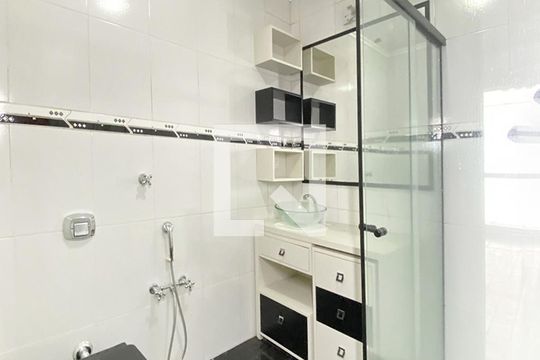 Banheiro de apartamento para alugar com 1 quarto, 63m² em Centro, São Leopoldo