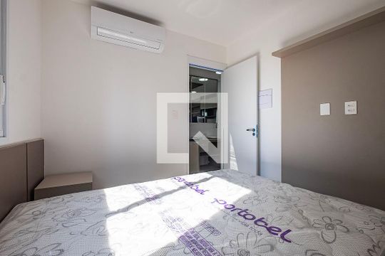 Quarto de apartamento para alugar com 1 quarto, 35m² em Pinheiros, São Paulo