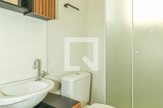 Banheiro de apartamento à venda com 2 quartos, 45m² em Sarandi, Porto Alegre