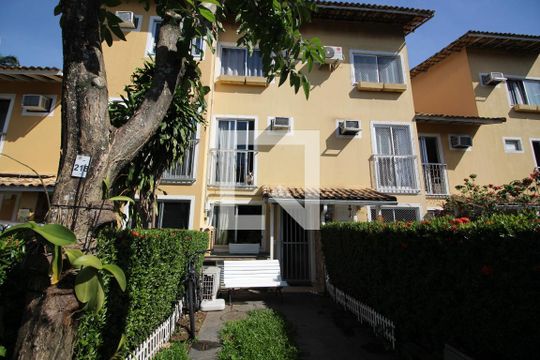 Fachada de casa de condomínio à venda com 4 quartos, 120m² em Taquara, Rio de Janeiro