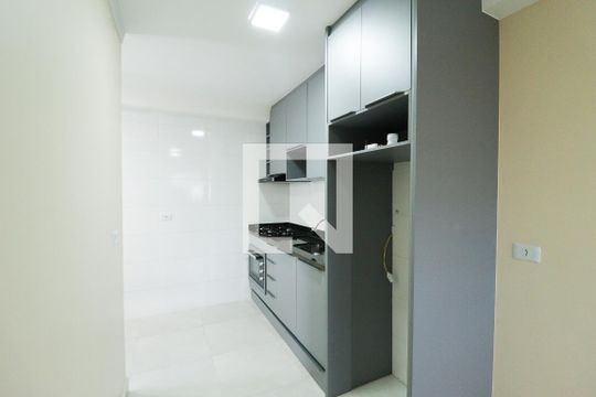 Cozinha de apartamento para alugar com 2 quartos, 45m² em Jardim Centenario, São Paulo