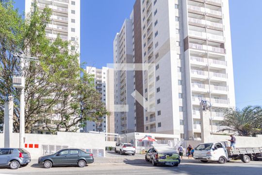 Fachada de apartamento para alugar com 2 quartos, 46m² em Quitaúna, Osasco