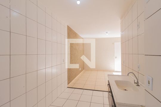 Cozinha e Área de Serviço de apartamento para alugar com 2 quartos, 49m² em Metalúrgicos, Osasco