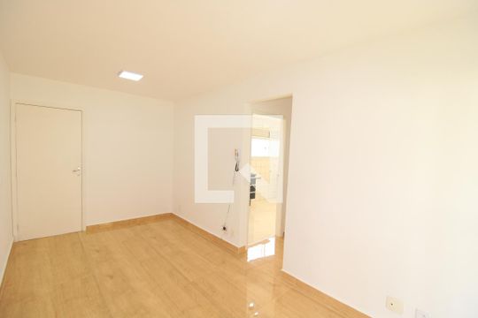 Sala de apartamento para alugar com 2 quartos, 52m² em Vila Dionisia, São Paulo