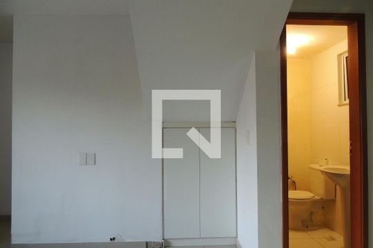 Sala de casa de condomínio à venda com 2 quartos, 80m² em Freguesia (jacarepaguá), Rio de Janeiro