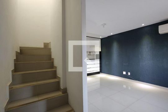 Sala de casa de condomínio à venda com 2 quartos, 80m² em Freguesia (jacarepaguá), Rio de Janeiro