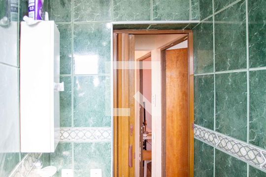 Banheiro de apartamento à venda com 2 quartos, 48m² em Conceição, Diadema