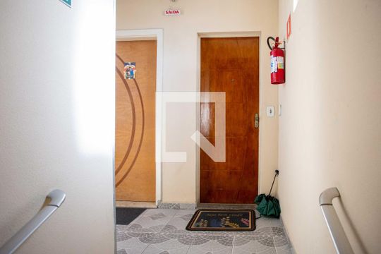 Hall de entrada de apartamento à venda com 2 quartos, 48m² em Conceição, Diadema