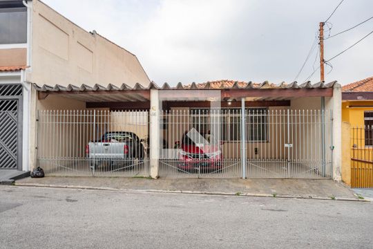 Fachada de casa para alugar com 3 quartos, 300m² em Taboão, Diadema