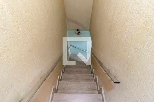 Escada de casa à venda com 2 quartos, 105m² em Parque Fongaro, São Paulo