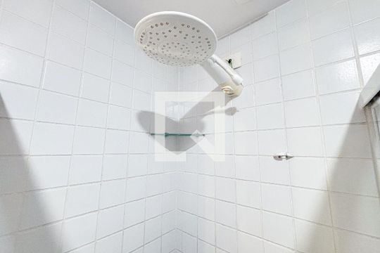 Banheiro de kitnet/studio à venda com 1 quarto, 25m² em Pinheiros, São Paulo