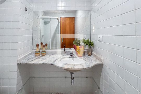 Banheiro de kitnet/studio à venda com 1 quarto, 25m² em Pinheiros, São Paulo