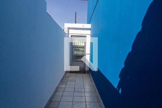 Corredor Lateral de casa à venda com 3 quartos, 141m² em Jardim Cocaia, Guarulhos
