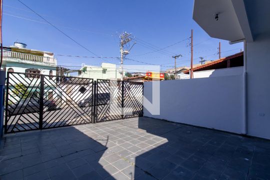 Garagem de casa à venda com 3 quartos, 141m² em Jardim Cocaia, Guarulhos