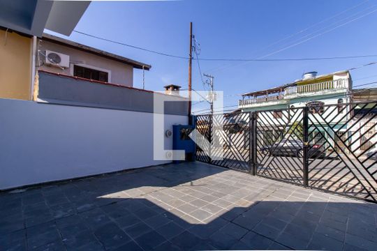 Garagem de casa à venda com 3 quartos, 141m² em Jardim Cocaia, Guarulhos