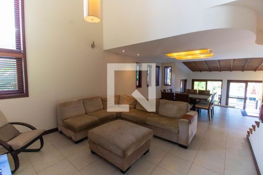 Sala de casa de condomínio à venda com 5 quartos, 300m² em Itaipu, Niterói