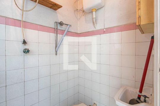 Banheiro de serviço de casa à venda com 3 quartos, 196m² em Vila Homero Thon, Santo André