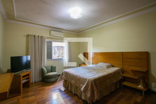 Quarto 1 de casa para alugar com 5 quartos, 459m² em Vila Assunção, Santo André