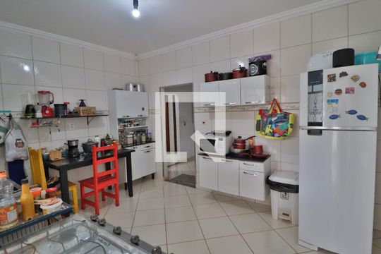 Cozinha de casa para alugar com 3 quartos, 160m² em Santa Mônica, Uberlândia