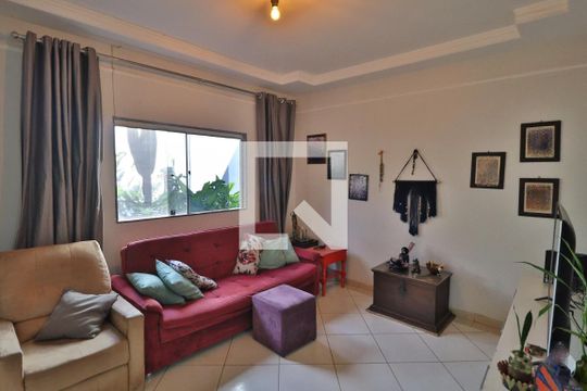 Casa para alugar com 3 quartos, 160m² em Santa Mônica, Uberlândia