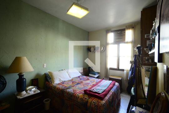 Suíte de casa à venda com 3 quartos, 250m² em Vila Mariana, São Paulo