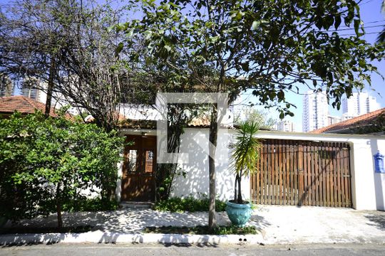 Fachada de casa à venda com 3 quartos, 250m² em Vila Mariana, São Paulo