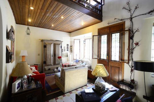 Casa à venda com 3 quartos, 250m² em Vila Mariana, São Paulo