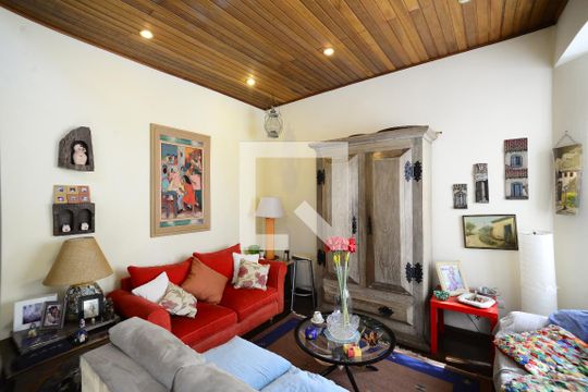 Sala de casa à venda com 3 quartos, 250m² em Vila Mariana, São Paulo