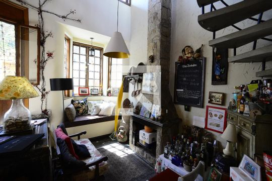 Sala de casa à venda com 3 quartos, 250m² em Vila Mariana, São Paulo