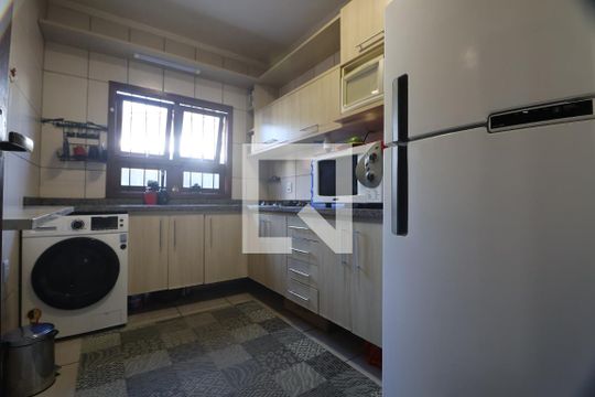 Cozinha de casa de condomínio à venda com 2 quartos, 82m² em Niterói, Canoas