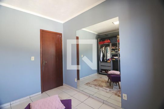 Quarto 1 de casa de condomínio à venda com 2 quartos, 82m² em Niterói, Canoas