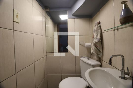 Lavabo de casa de condomínio à venda com 2 quartos, 82m² em Niterói, Canoas