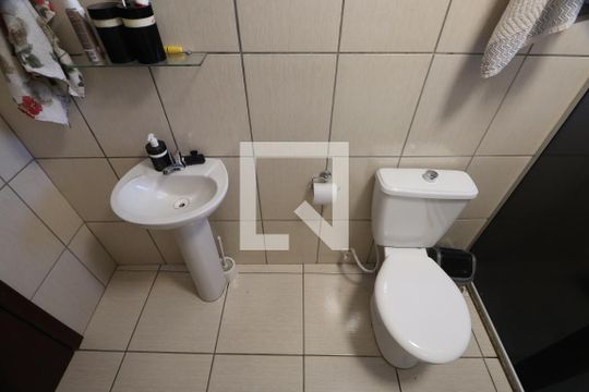 Banheiro da Suíte de casa de condomínio à venda com 2 quartos, 82m² em Niterói, Canoas