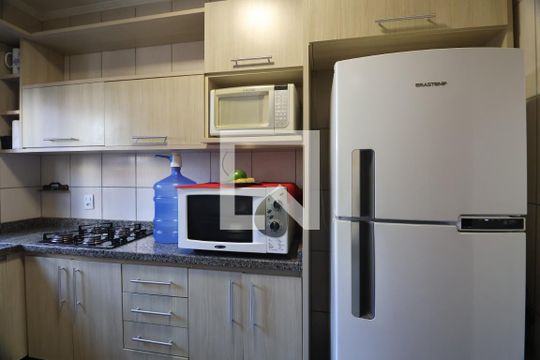 Cozinha de casa de condomínio à venda com 2 quartos, 82m² em Niterói, Canoas