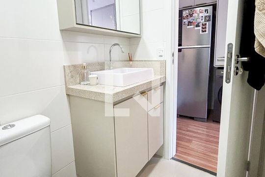 Banheiro de apartamento para alugar com 1 quarto, 25m² em Santo Amaro, São Paulo