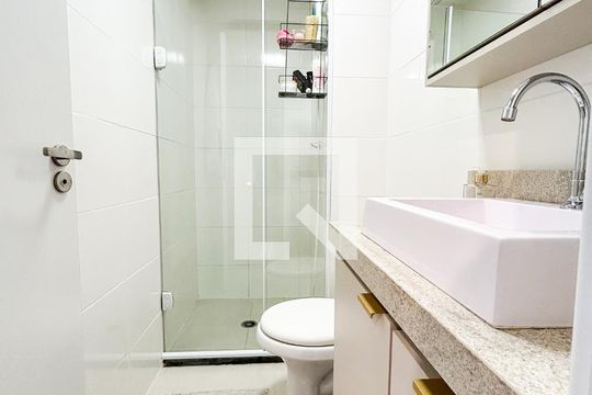 Banheiro de apartamento para alugar com 1 quarto, 25m² em Santo Amaro, São Paulo