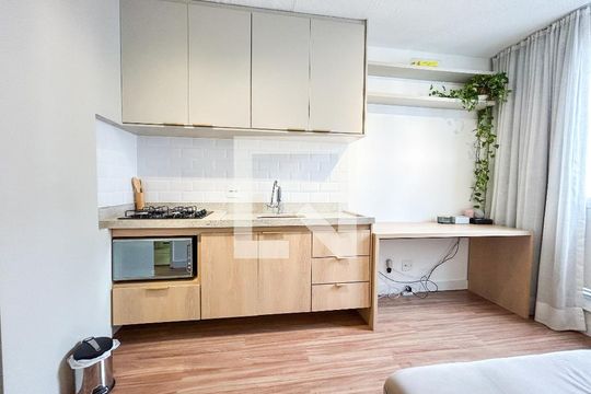 Sala/Cozinha de apartamento para alugar com 1 quarto, 25m² em Santo Amaro, São Paulo