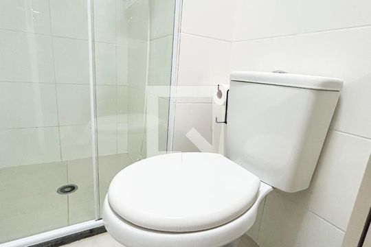 Banheiro de apartamento para alugar com 1 quarto, 25m² em Santo Amaro, São Paulo