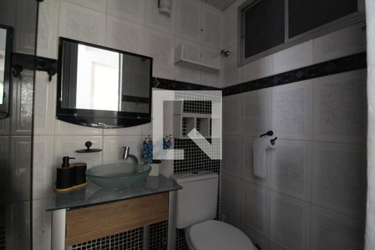 Banheiro de apartamento à venda com 2 quartos, 56m² em Anil, Rio de Janeiro