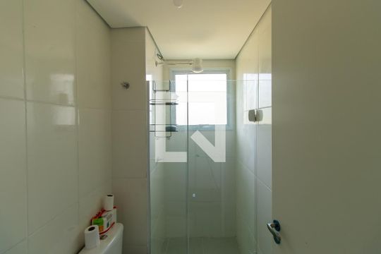 Banheiro de apartamento para alugar com 2 quartos, 47m² em Jardim Pioneira, Cotia