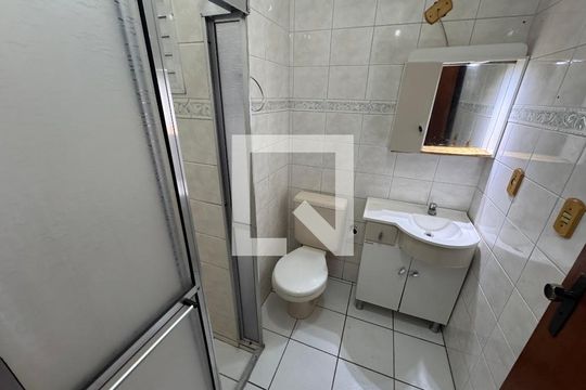 Banheiro de apartamento para alugar com 2 quartos, 58m² em Fião, São Leopoldo