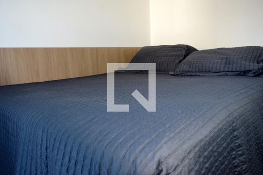 Quarto de kitnet/studio para alugar com 1 quarto, 40m² em Jardim das Bandeiras, São Paulo